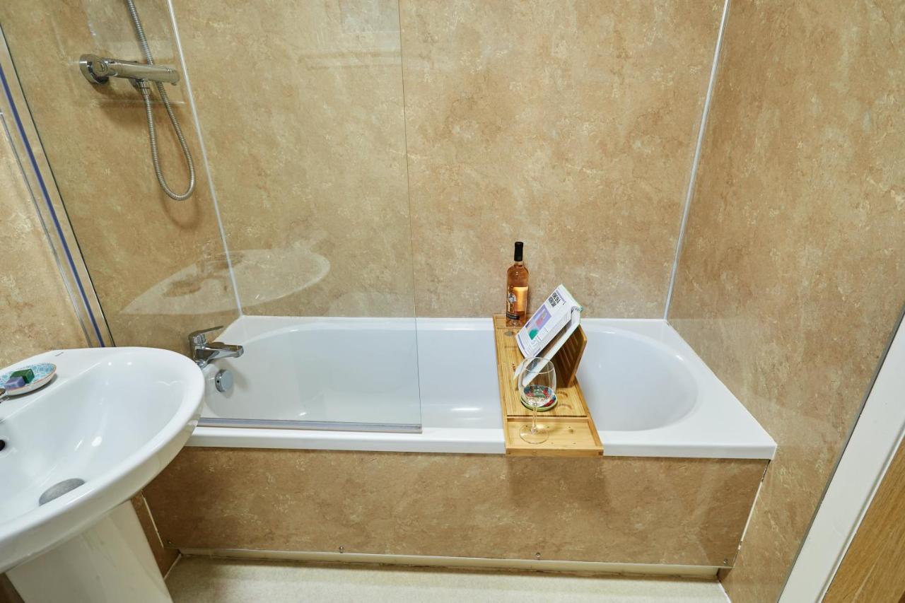 Etive, Beautiful Lochside Apartment With Balcony Форт Уилям Екстериор снимка